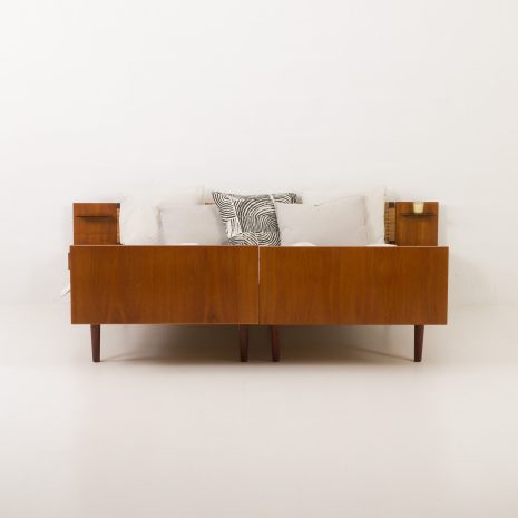 24158 Podwójne łóżko Getama autorstwa Hansa J. Wegnera-1 24158 Podwójne łóżko Getama autorstwa Hansa J. Wegnera-1