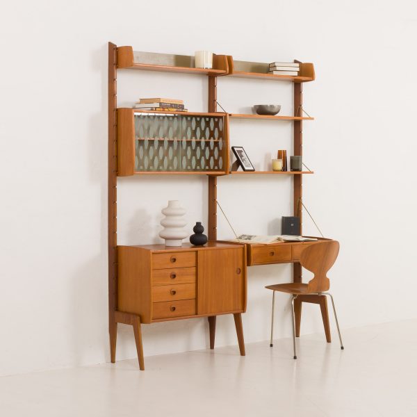 Ergo wall unit with a desk and two cabinets by John Texmon
