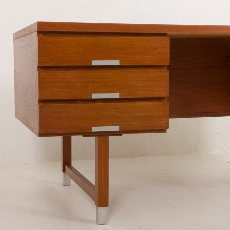 24378 biurko tekowe-10 24378 biurko tekowe-10