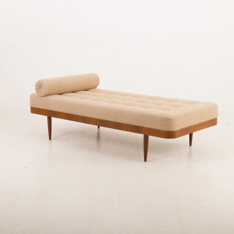 24403 Scandinavian mid century teak daybed in Boucle wool fabric, Sweden 1960s-1 Scandinavian mid century teak daybed in Boucle wool fabric, Sweden, 1960s