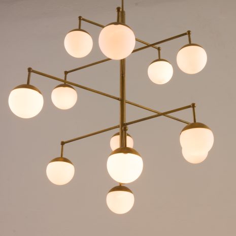 Italienischer Messingkronleuchter im Stil der Jahrhundertmitte