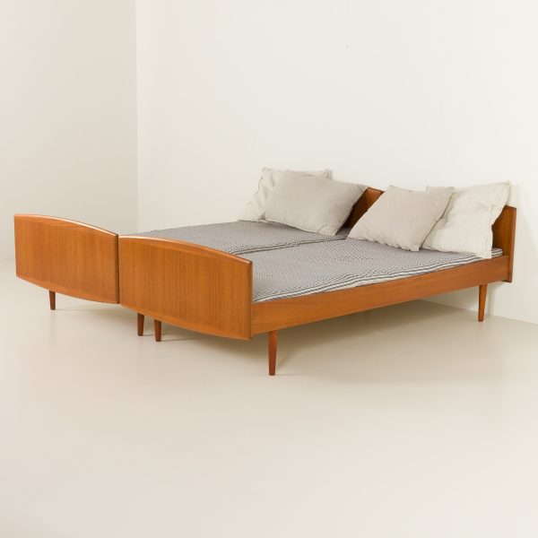 Paar skandinavische Teakholzbetten, attr. zu Sannemanns Møbelfabrik, Denmamrk 1960s