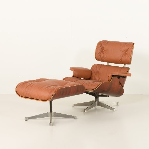 Charles and Ray Eames lounge chair with footstool in aniline leather for Herman Miller, 1970s