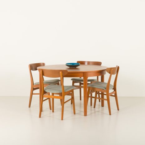 24423 Teak round dining table.-1 24423 Teak round dining table.-1