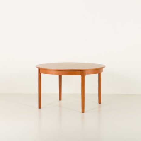 24423 Teak round dining table.-2 24423 Teak round dining table.-2