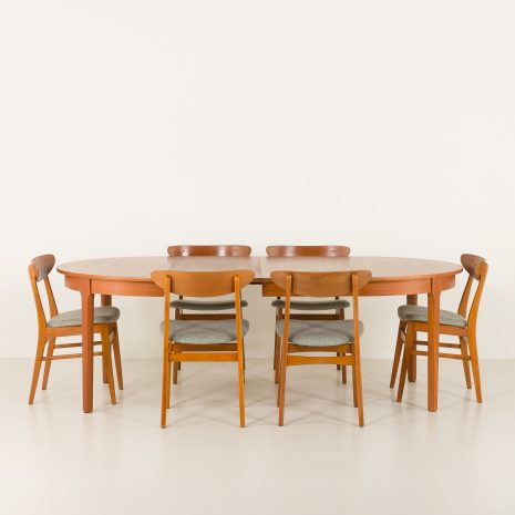 24423 Teak round dining table.-7 24423 Teak round dining table.-7