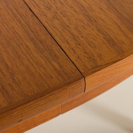 24423 Teak round dining table.-9 24423 Teak round dining table.-9