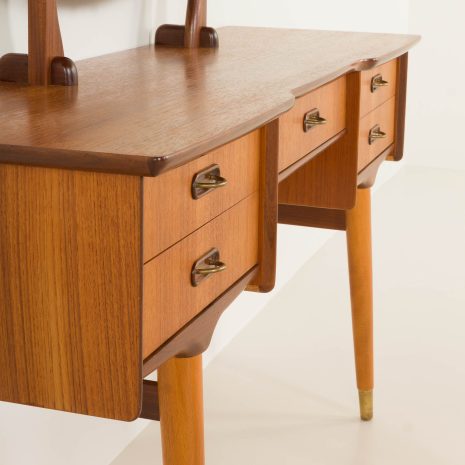 24442 deessing table.-13 24442 deessing table.-13