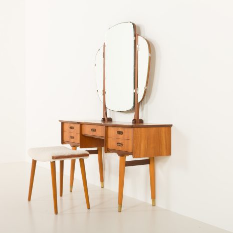 24442 deessing table.-17 24442 deessing table.-17