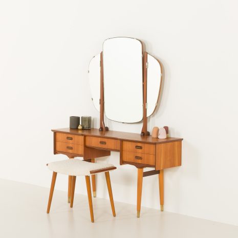 24442 deessing table.-2 24442 deessing table.-2