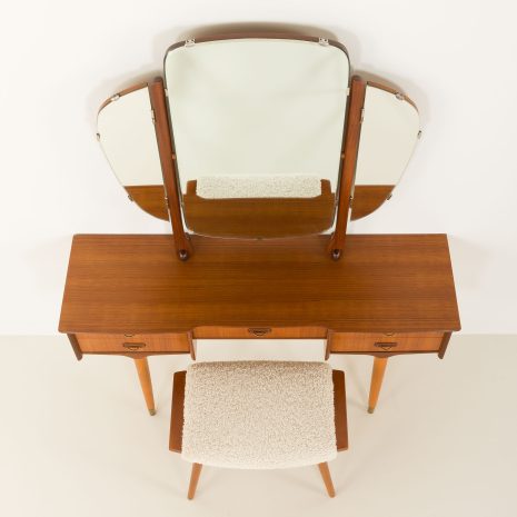 24442 deessing table.-23 24442 deessing table.-23