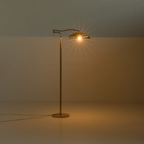 Włoska mosiężna lampa podłogowa z marmurową podstawą, lata 60