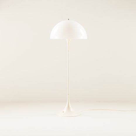 Lampa podłogowa Panthella projektu Vernera Pantona dla Louis Poulsen, lata 80 XX wieku.