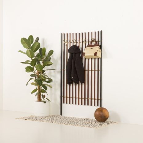 25081 Italian mid century coat hanger in teak and brass, 1950s-4 25081 Italian mid century coat hanger in teak and brass, 1950s-4