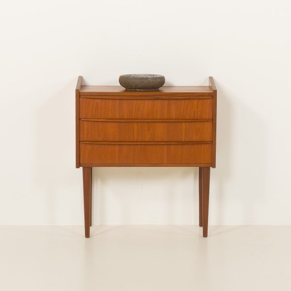 Mała duńska komoda z trzema szufladami, lata 60.