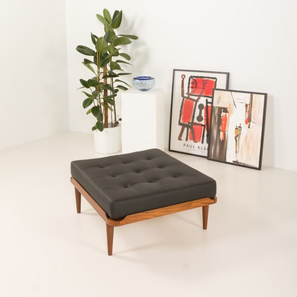 Extra große Ottomane aus Teakholz und schwarzem Leder im Stil von Grete Jalk, 1960er Jahre
