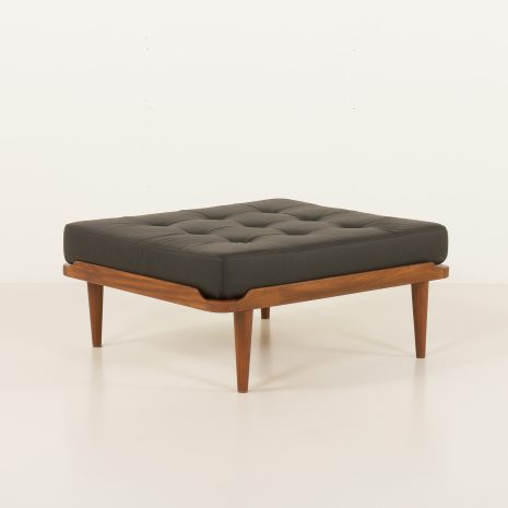 25034.1 Grete Jalk große Ottomane aus Leder -4 25034.1 Grete Jalk große Ottomane aus Leder -4