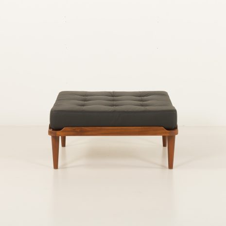 25034.1 Grete Jalk große Ottomane aus Leder -5 25034.1 Grete Jalk große Ottomane aus Leder -5