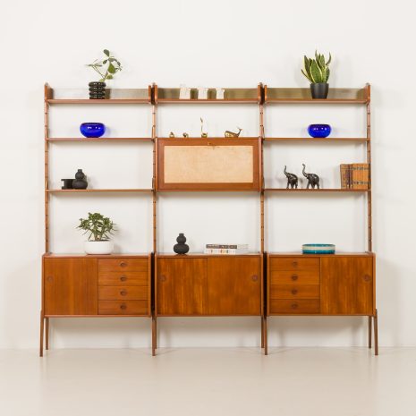 Ergo freestanding three bay teak wall unit with bar cabinet by John Texmon, Norway 1960s