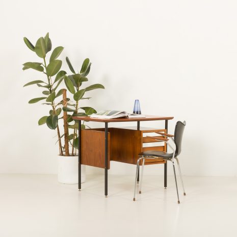 Small Italian vintage desk, 1950s