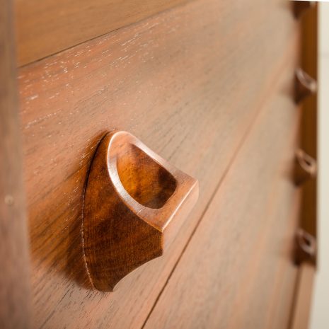 25102 Italian mid century extra wide walnut chest of drawers, 1960s-9 25102 Italian mid century extra wide walnut chest of drawers, 1960s-9