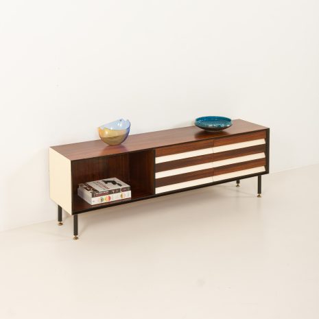 25103 Italian mid century rosewood low sideboard,1960s-2 25103 Italian mid century rosewood low sideboard,1960s-2