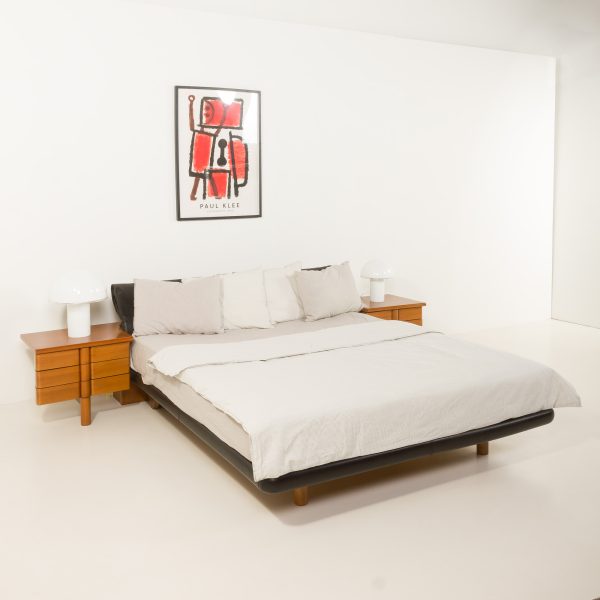 Afra and Tobia Scarpa for Molteni 'Marlo' Bed with Nightstands in Walnut and Black Leather, Italy 1970s