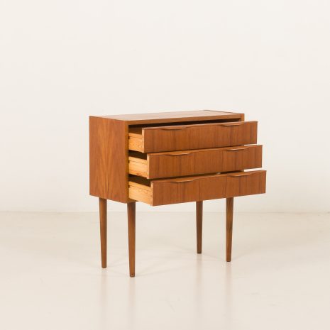 25186 Small Danish vintage chest of drawers or a nignstand, 1960s-3 25186 Small Danish vintage chest of drawers or a nignstand, 1960s-3