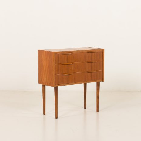 25186 Small Danish vintage chest of drawers or a nignstand, 1960s-4 25186 Small Danish vintage chest of drawers or a nignstand, 1960s-4