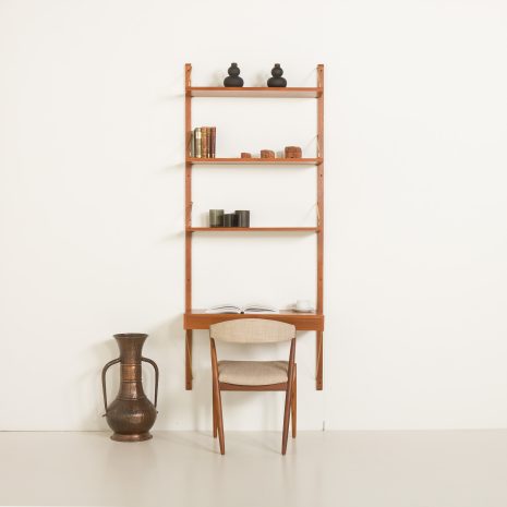 25128 Poul Cadovius Einfaches Wandregal aus Teakholz-1 25128 Poul Cadovius Einfaches Wandregal aus Teakholz-1
