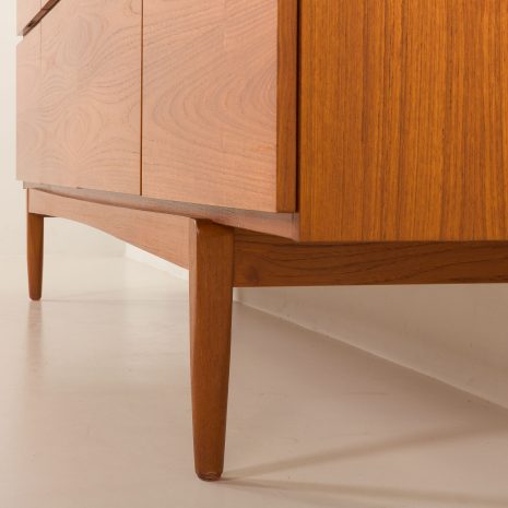 25184 Ib Kofod-Larsen kredens z drewna tekowego model FA66 dla Faarup Møbelfabrik, Dania, lata 60. XX wieku-18 25184 Ib Kofod-Larsen kredens z drewna tekowego model FA66 dla Faarup Møbelfabrik, Dania, lata 60. XX wieku-18