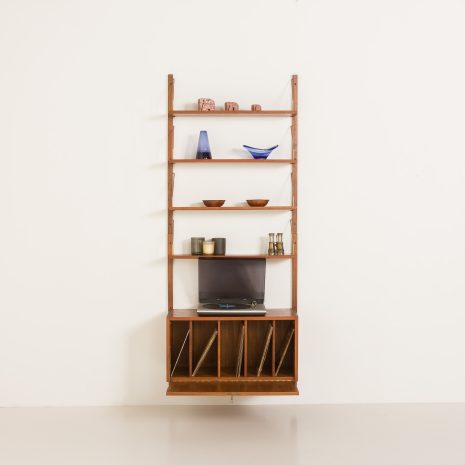 Elegancki regał ścienny w stylu Poula Cadoviusa z lat 60.