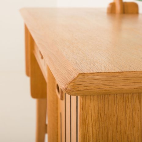 25174 Skandynawska toaletka z połowy wieku, wykonana z dębu, w stylu Henninga Kjaernulfa, lata 60. XX wieku. 25174 Skandynawska toaletka z połowy wieku, wykonana z dębu, w stylu Henninga Kjaernulfa, lata 60. XX wieku.