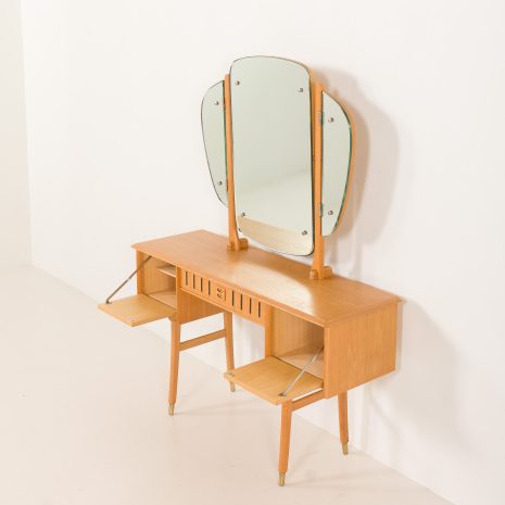 25174 Skandynawska toaletka z połowy wieku, wykonana z dębu, w stylu Henninga Kjaernulfa, lata 60. 25174 Skandynawska toaletka z połowy wieku, wykonana z dębu, w stylu Henninga Kjaernulfa, lata 60.