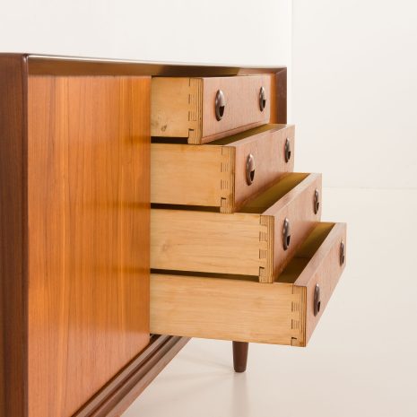 25204 teak sideboard.-11 25204 teak sideboard.-11