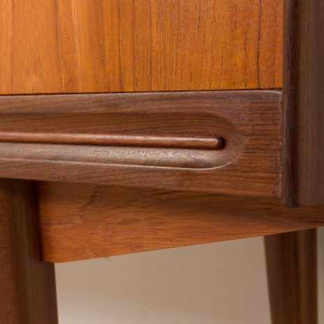 25204 teak sideboard.-18 25204 teak sideboard.-18