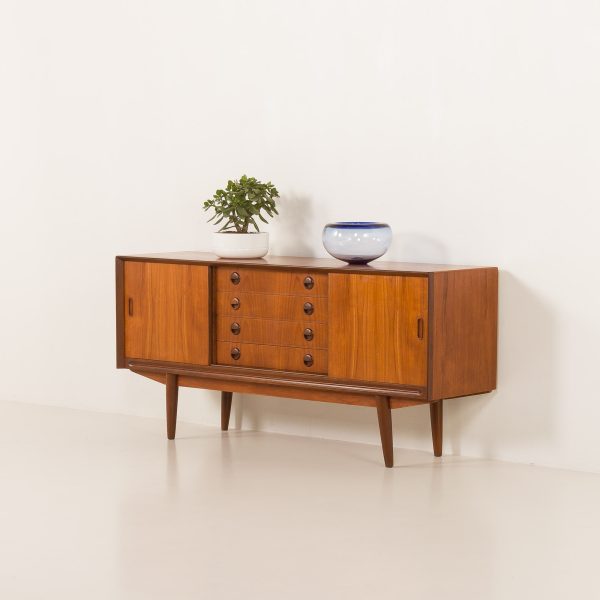 Duński tekowy sideboard w stylu mid century z lat 50.