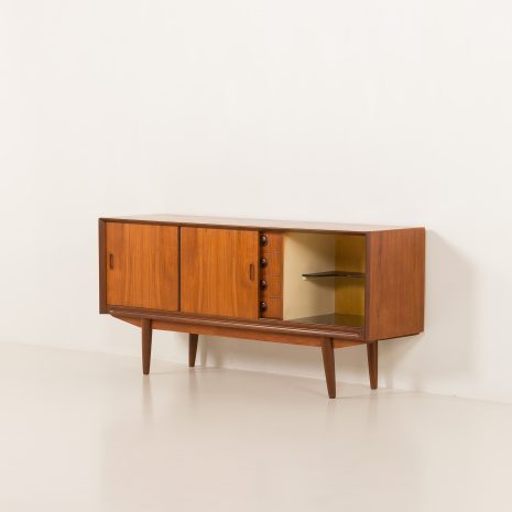 25204 teak sideboard.-4 25204 teak sideboard.-4