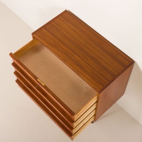 25212 komoda -7 25212 komoda -7