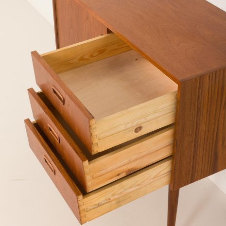 25213 szafka (komoda) z trzema półkami -14 25213 szafka (komoda) z trzema półkami -14