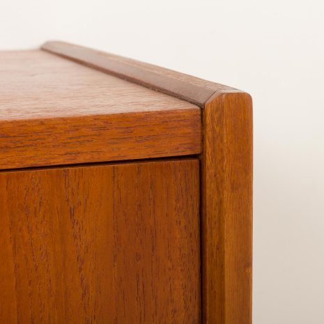 25213 szafka (komoda) z trzema półkami -16 25213 szafka (komoda) z trzema półkami -16