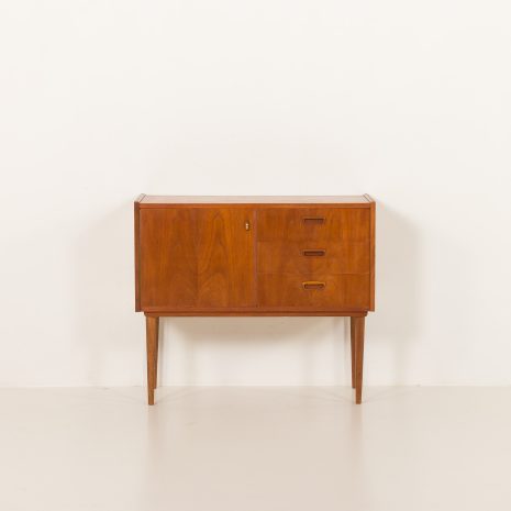 25213 szafka (komoda) z trzema półkami -6 25213 szafka (komoda) z trzema półkami -6