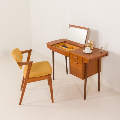 25272 Petit bureau vintage avec vanité cachée, Danemark années 1960-1 Petit bureau vintage avec vanité cachée attr. à Olholm Mobler, Danemark, années 1960