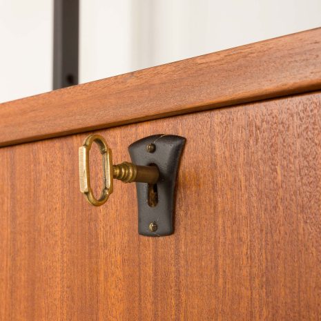 24338 Włoska wolnostojąca szafka wisząca z drewna tekowego-11 24338 Włoska wolnostojąca szafka wisząca z drewna tekowego-11