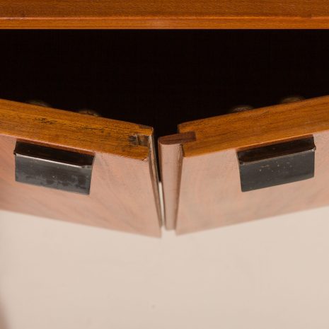 24338 Włoska wolnostojąca szafka wisząca z drewna tekowego-13 24338 Włoska wolnostojąca szafka wisząca z drewna tekowego-13