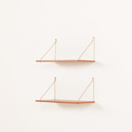 25268 Zestaw 2 duńskich pływających szezlongów z drewna tekowego z połowy wieku, głębokość 30 cm, lata 60. 25268 Zestaw 2 duńskich pływających szezlongów z drewna tekowego z połowy wieku, głębokość 30 cm, lata 60.