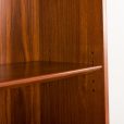 25323 Regał z drewna tekowego z przesuwanymi drzwiami, Johannes Sorth, Nexo, Bornholm, Dania, lata 1960-10