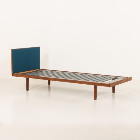 25274 Hans Wegner teak bed with upholstered headboard for Getama, Denamrk 1960-17 25274 Hans Wegner teak bed with upholstered headboard for Getama, Denamrk 1960-17