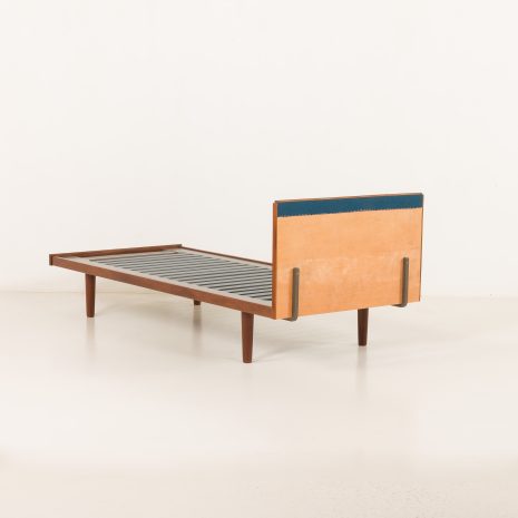 25274 Hans Wegner teak bed with upholstered headboard for Getama, Denamrk 1960-20 25274 Hans Wegner teak bed with upholstered headboard for Getama, Denamrk 1960-20