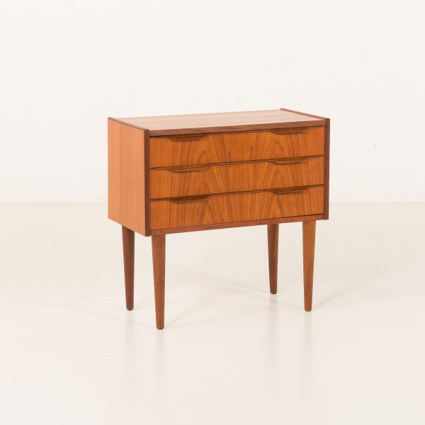 mała duńska komoda z szufladami